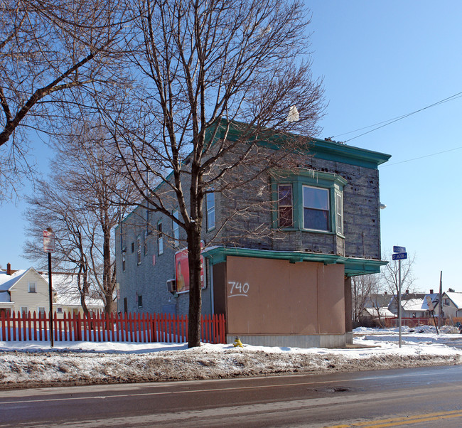 740 Hudson Ave in Rochester, NY - Building Photo - Building Photo