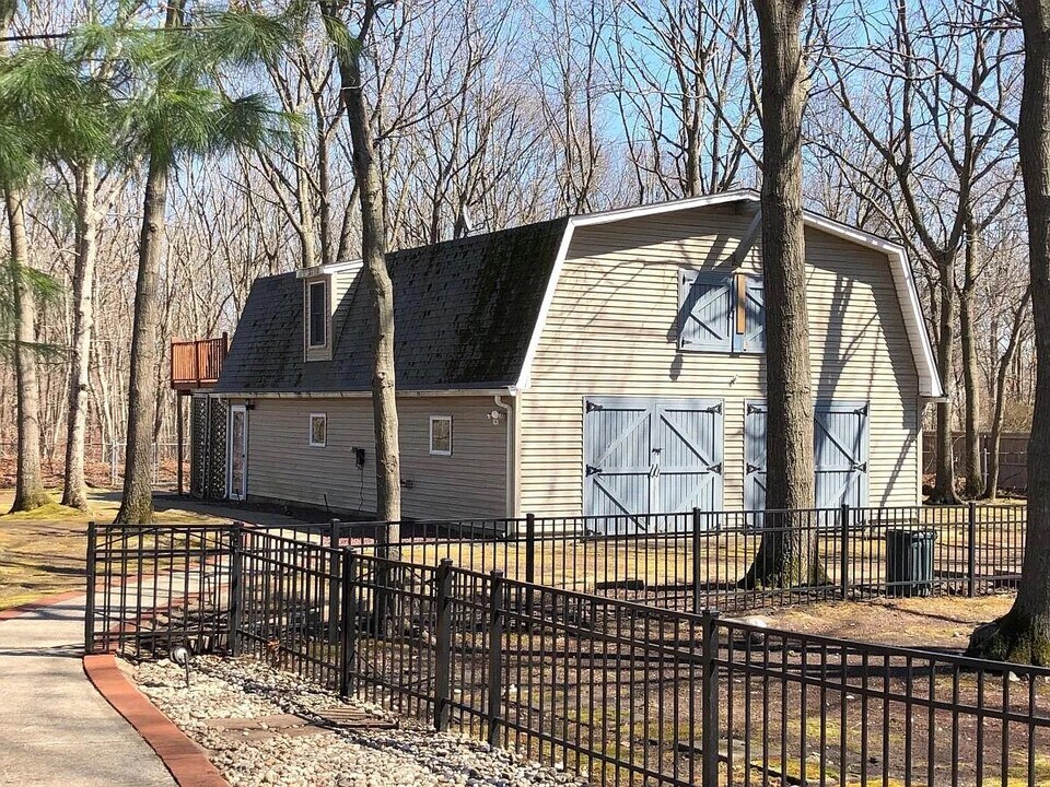 43 W Broadway in Port Jefferson Station, NY - Building Photo