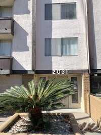 2031-2035 Dracena Drive in Los Angeles, CA - Foto de edificio - Building Photo