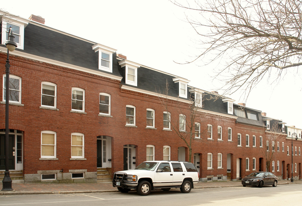 114 W Merrimack St in Manchester, NH - Building Photo