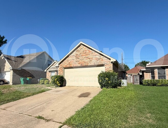 733 Rockett Ln in Cedar Hill, TX - Foto de edificio - Building Photo