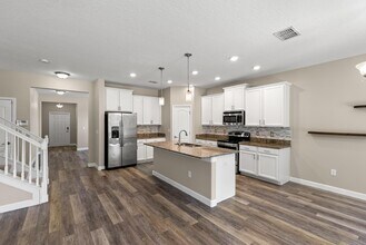 19313 Prairie Tree Pl in Tampa, FL - Building Photo - Building Photo