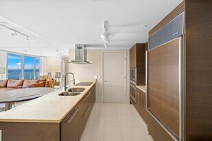 495 Brickell Ave, Unit 911 in Miami, FL - Building Photo