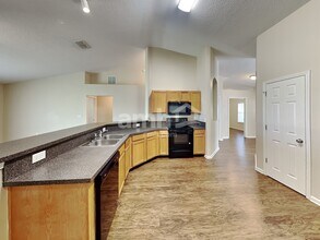 766 E Red House Branch Rd in St. Augustine, FL - Foto de edificio - Building Photo