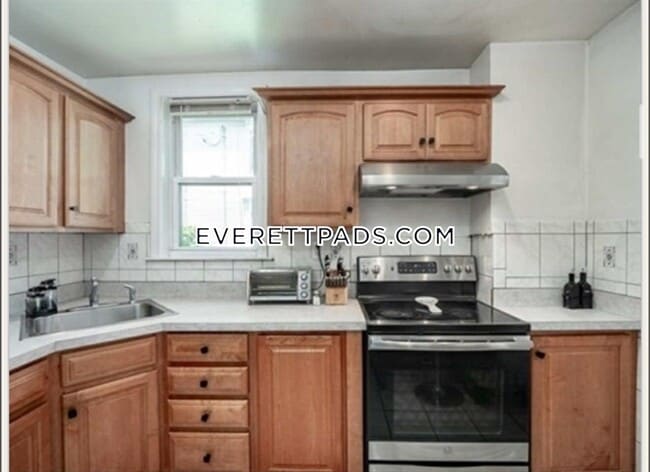 121 Hancock St in Everett, MA - Building Photo - Building Photo