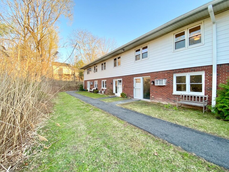 20 Orchard Heights Rd in New Paltz, NY - Building Photo