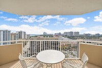 1985 S Ocean Dr, Unit 19A in Hallandale Beach, FL - Building Photo - Building Photo