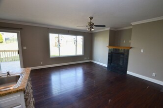 4900 E Hull Ave in Des Moines, IA - Building Photo - Building Photo