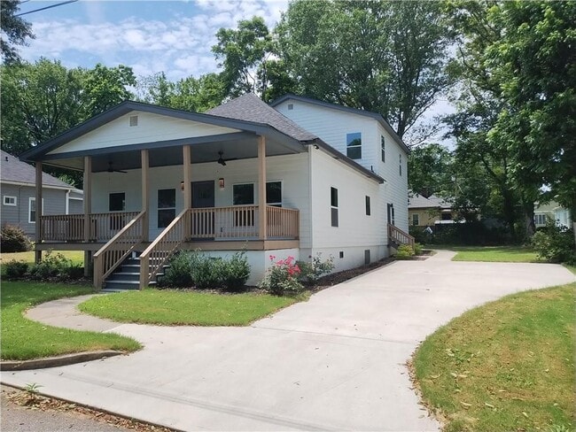 property at 3279 Elm St