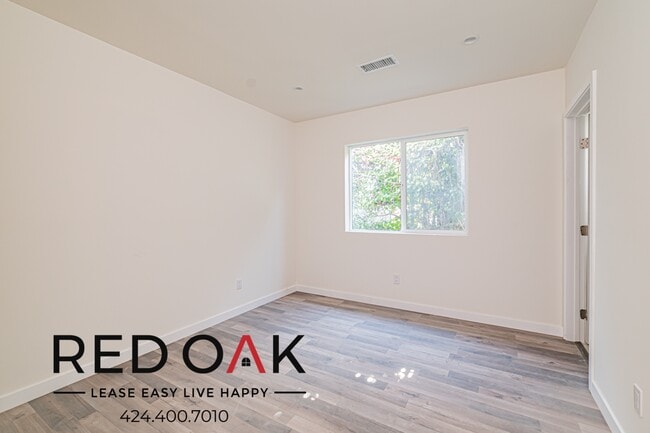 1028 W 110th St-Unit -5 in Los Angeles, CA - Building Photo - Building Photo