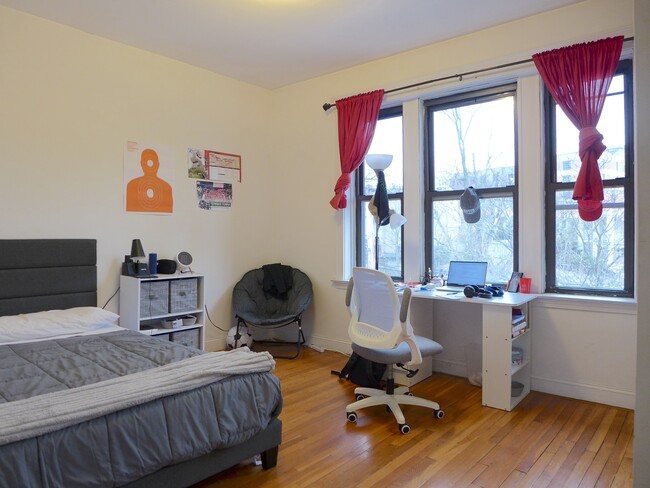 57 Cummings Rd, Unit 6 in Boston, MA - Foto de edificio - Building Photo