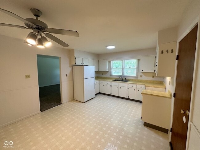 1222 Richfield Ln in Avon, IN - Foto de edificio - Building Photo