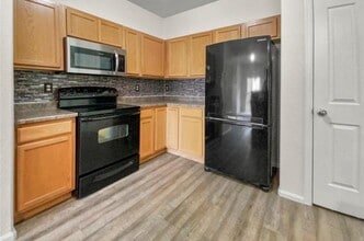 14700 E 104th Ave in Commerce City, CO - Foto de edificio - Building Photo