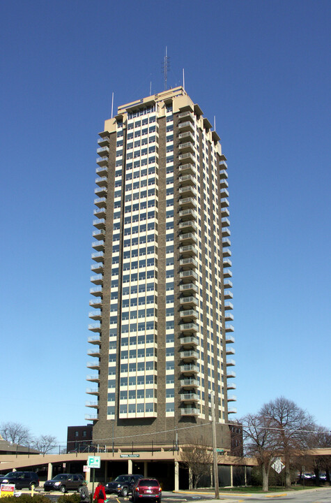 Riley Towers II and III in Indianapolis, IN - Building Photo