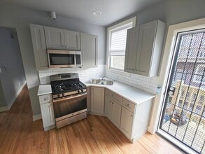 5231 S Michigan Ave in Chicago, IL - Building Photo - Building Photo