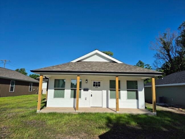 property at 506 N Devon St