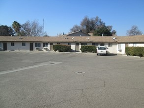 125 S Bollinger St in Visalia, CA - Building Photo - Building Photo