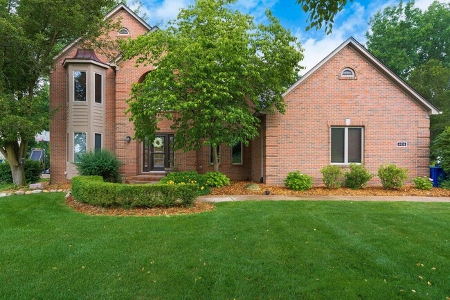 property at 4614 Sawgrass Dr E