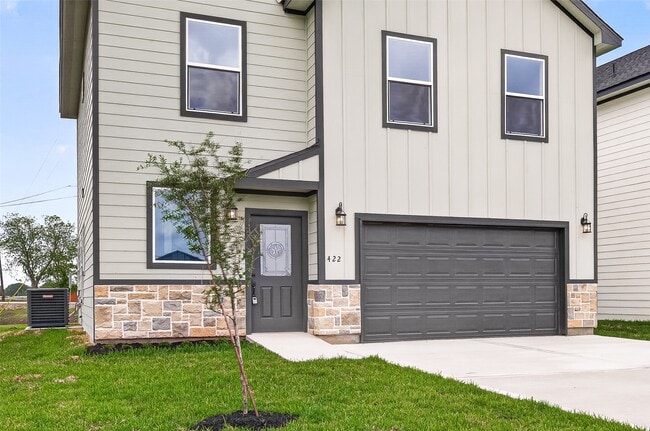 422 N 4th St in Beasley, TX - Building Photo - Building Photo