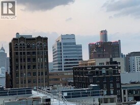 150 Park St W, Unit 807 in Windsor, ON - Building Photo