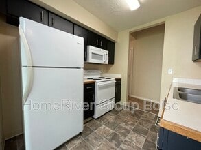 1299 N Stephanie Ln in Nampa, ID - Building Photo - Building Photo