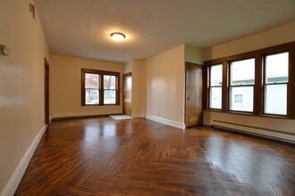 527 Walsh Ave, Unit #1 in Joliet, IL - Building Photo - Building Photo