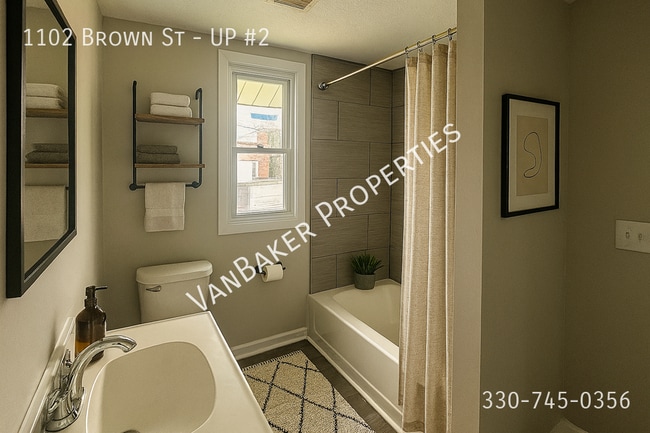 1102 Brown St in Akron, OH - Building Photo - Building Photo