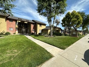 Riverdale Apartments in Hemet, CA - Foto de edificio - Building Photo