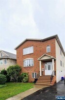 557 Elizabeth Ave in Lyndhurst, NJ - Building Photo