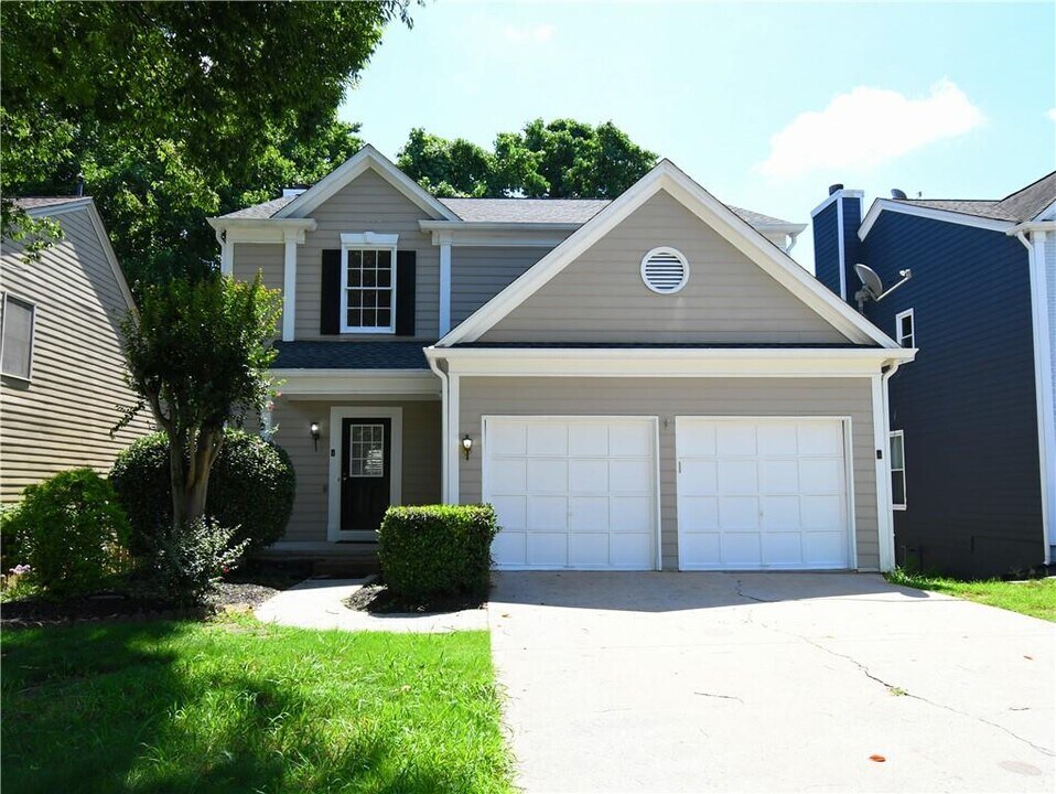 340 Avebury Ct in Alpharetta, GA - Building Photo