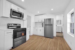 2419 Coolidge St in Hollywood, FL - Building Photo