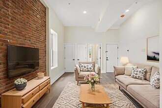 300 Clerk St in Jersey City, NJ - Building Photo - Building Photo