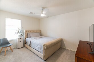 46 S Wynnoak Cir in Spring, TX - Foto de edificio - Building Photo