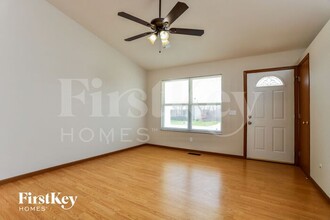 819 Lakeside Manor Dr in O'Fallon, MO - Building Photo - Building Photo