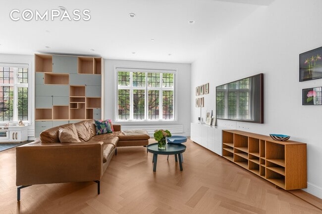 155 Noble St, Unit 2 in Brooklyn, NY - Building Photo - Building Photo