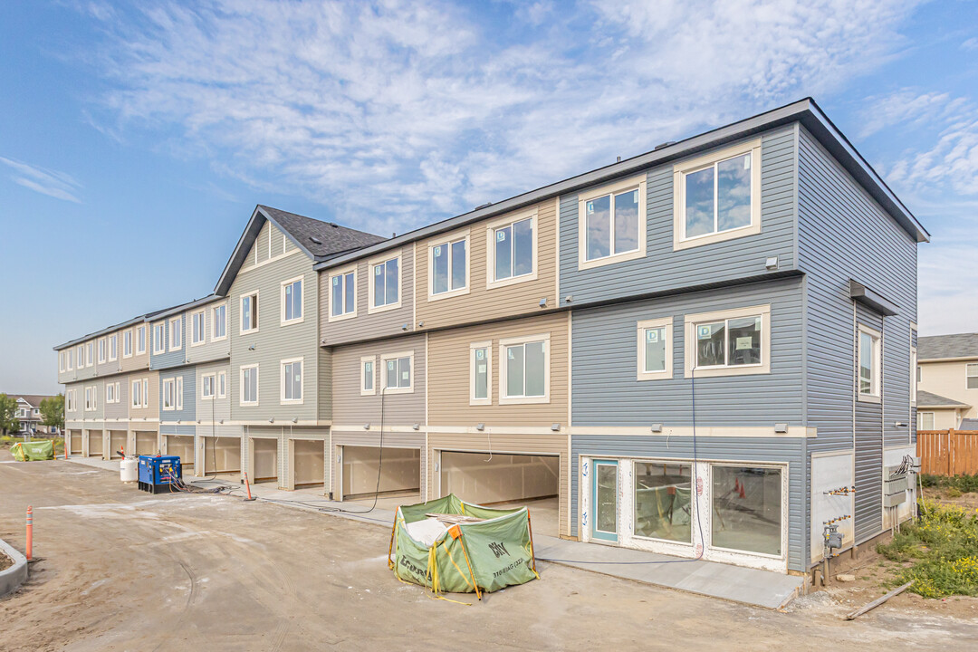 Savida Townhomes in Edmonton, AB - Building Photo