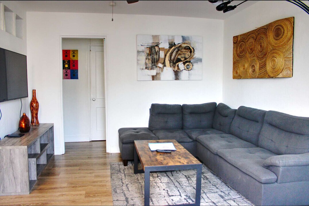 329 Madison St in Hollywood, FL - Building Photo