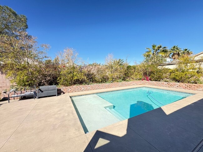 7267 Sixshooter Dr in Las Vegas, NV - Building Photo - Building Photo