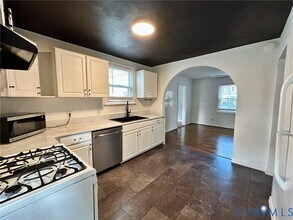 910 Forest View Dr in Richmond, VA - Building Photo - Building Photo