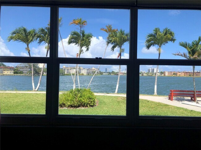 18707 NE 14th Ave, Unit 534 in Miami, FL - Building Photo - Building Photo