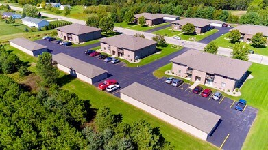 Oak Meadows in Peshtigo, WI - Building Photo - Building Photo