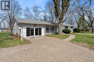 5740 Baseline Rd in Windsor, ON - Building Photo - Building Photo
