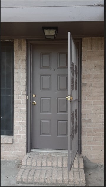 8223 Furlong Ln in Houston, TX - Foto de edificio - Building Photo