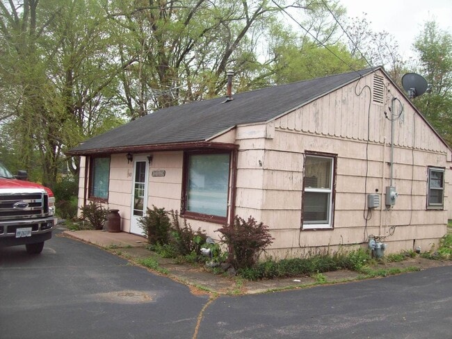 503 W North St in Walnut, IL - Building Photo - Building Photo