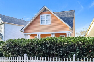 7400 Gilead Rd in Huntersville, NC - Foto de edificio - Building Photo