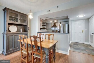 1050 N Taylor St in Arlington, VA - Building Photo - Building Photo