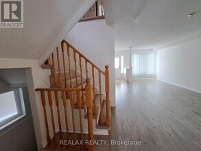 22 Quattro Ave in Richmond Hill, ON - Building Photo - Building Photo