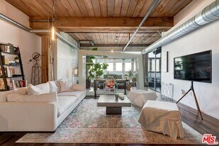 530 S Hewitt St in Los Angeles, CA - Building Photo