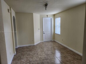 11035 NW 86th Ter in Doral, FL - Building Photo - Building Photo