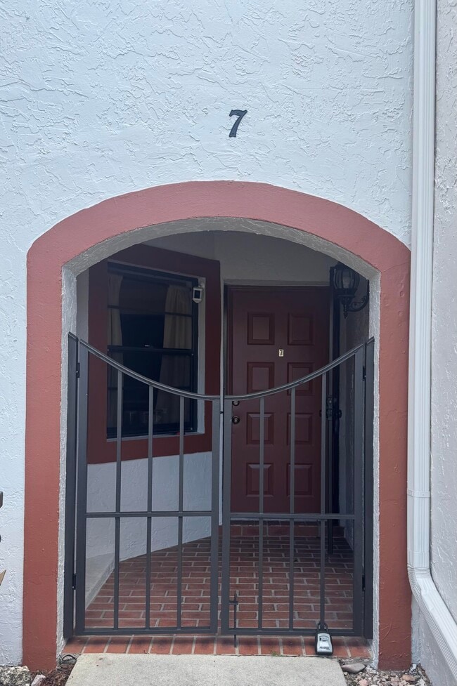 12260 Sag Harbor Ct in Wellington, FL - Building Photo - Building Photo